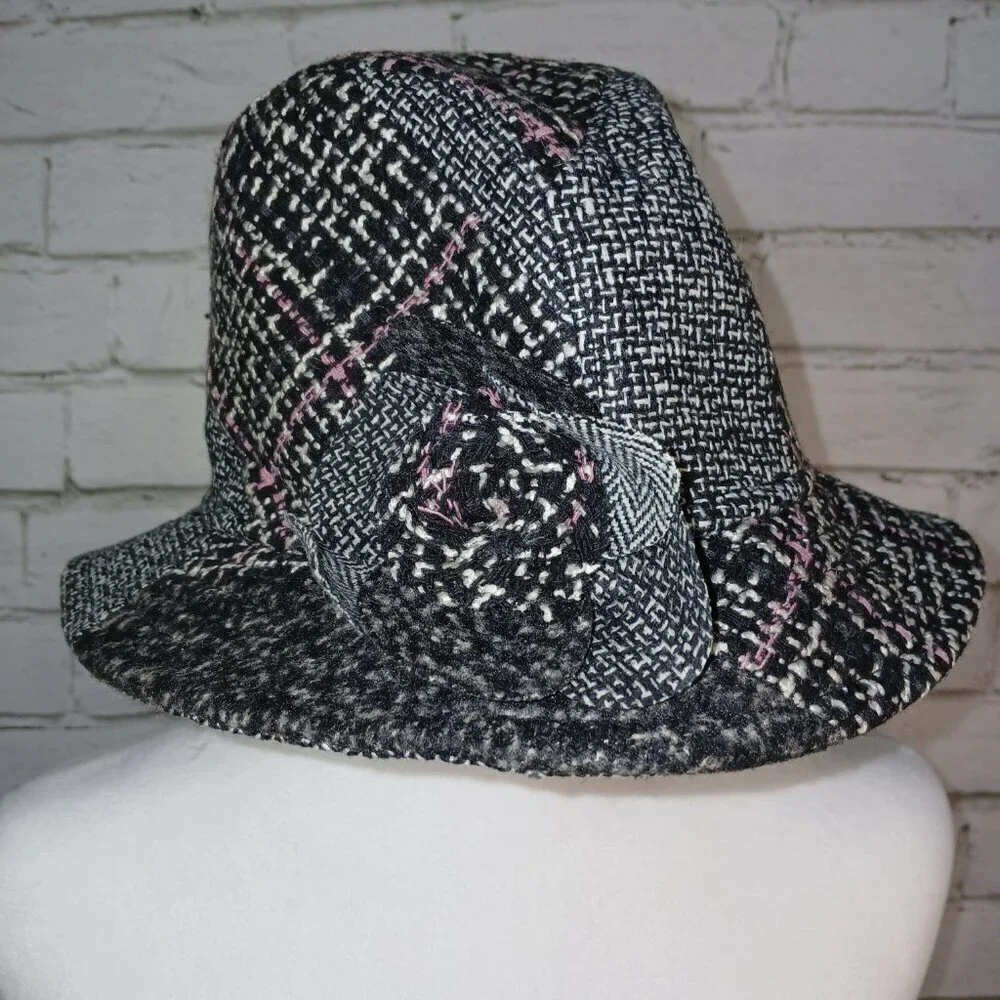 WOMENS CLASSY TWEED FEDORA BLACK, GRAY, WHITE A HINT OF PINK, FLOWER ACCENT ONFA